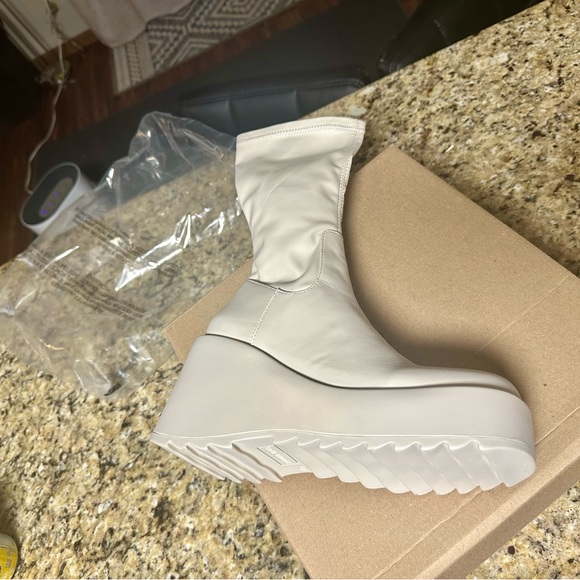 Steve Madden | Proceed Platform Wedge Boots in Bone, size 8.5US - Picture 5 of 9